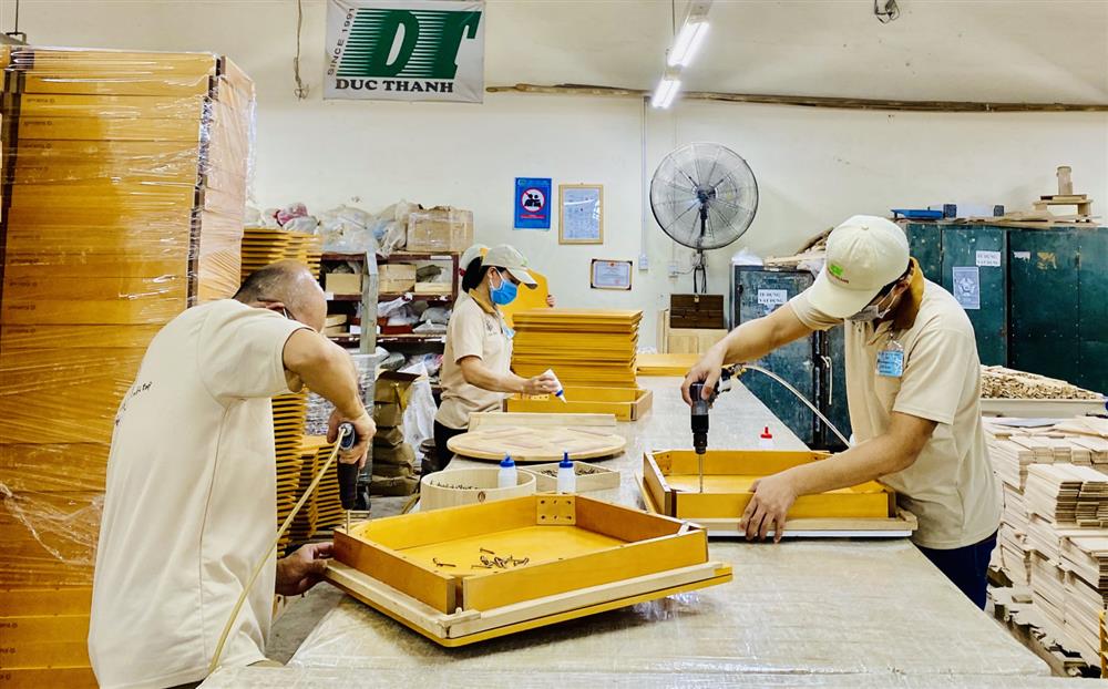 Việt Nam đang thực hiện Hiệp định thương mại giữa Việt Nam và EU nhằm tạo khung pháp lý cho các mặt hàng gỗ và sản phẩm gỗ của Việt Nam xuất khẩu và EU